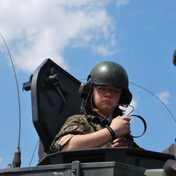 530(F) Stiftung Wunderlampe_Panzer fahren_Thun_3