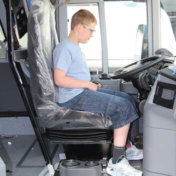 949 Stiftung Wunderlampe_Doppelgelenkbusfabrik_Hool_1