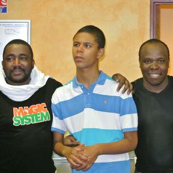 F126 Lampe magique_Magic System_Konzert_1