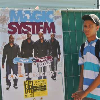 F126 Lampe magique_Magic System_Konzert_2